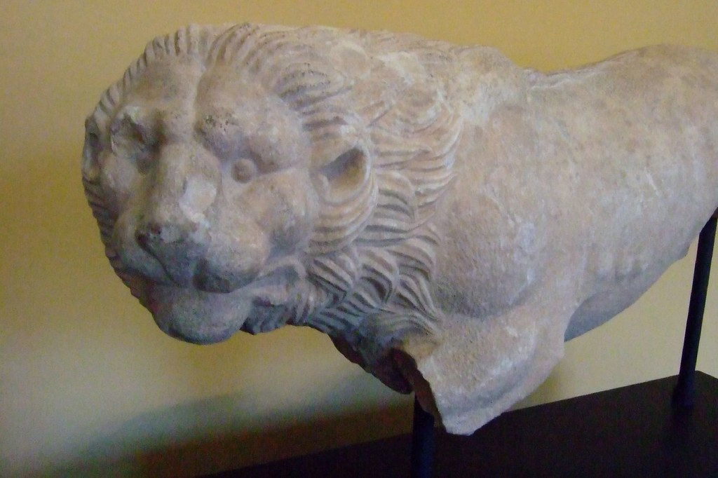 Statue of a crouching lion Greek made in Athens about 350 … Flickr