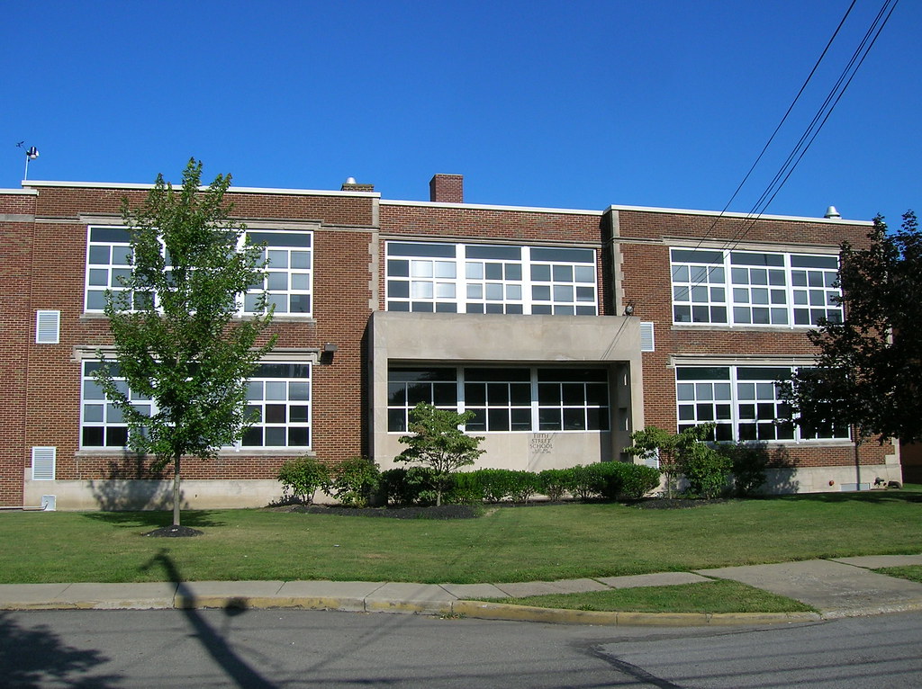 Fifth Street School (1929)Struthers, Ohio Aaron Turner Flickr
