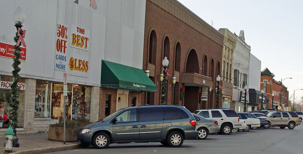 Taylorville IL South Side of Courthouse Square (2008) Flickr