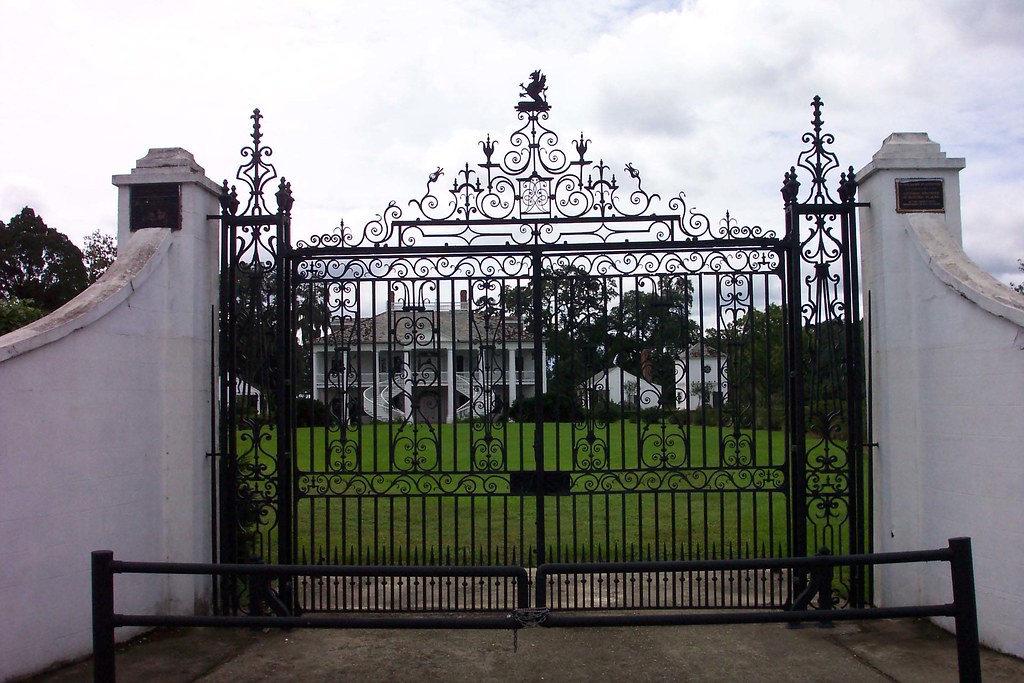 Evergreen Plantation, Louisiana The plantation includes 37… Flickr