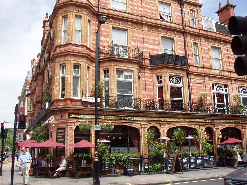 Audley, Mayfair, W1 A large and attractive building