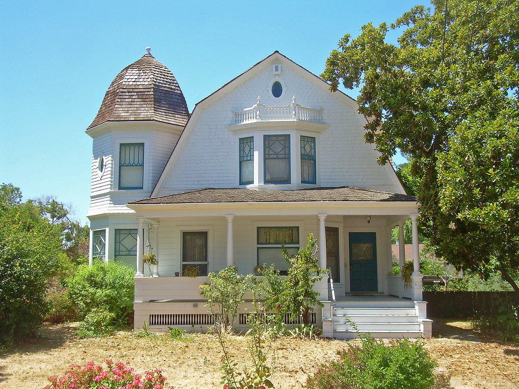 Dutch Colonial Revival House a photo on Flickriver