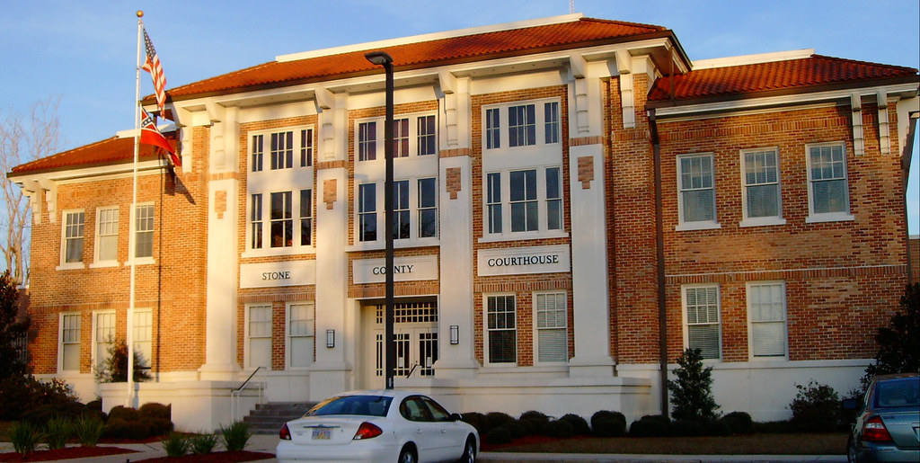 Stone County Courthouse (Wiggins, Mississippi) This classi… Flickr