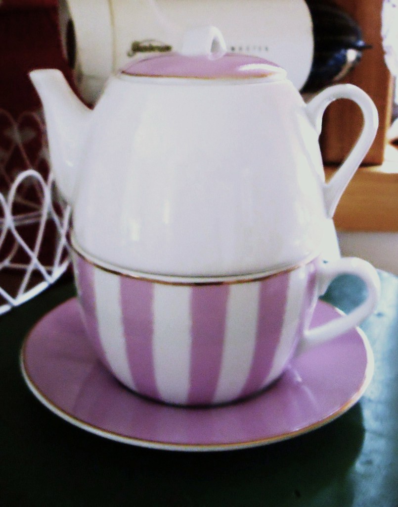 t 4 1 a sweet tea for one set given to me by my sister! i … Flickr