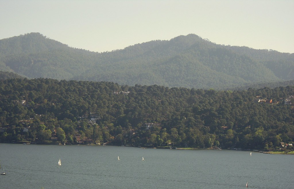 Lago de Valle de Bravo, México Martin Mercado Flickr