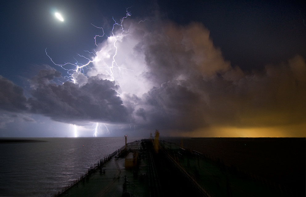 Lightning on Galveston Bay Thunderstorm on Galveston Bay, … Flickr