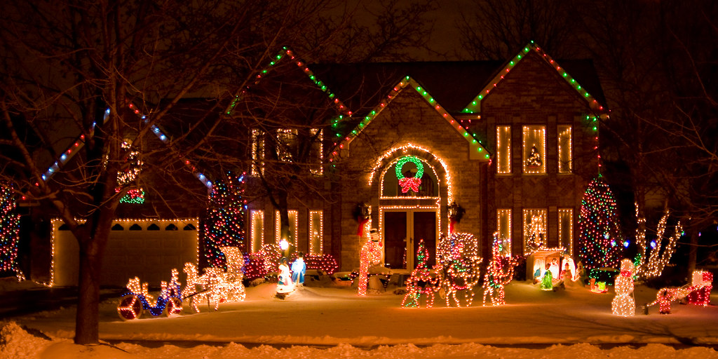 Bartlett Christmas Lights 2 Such beautiful and joyful hous… Flickr