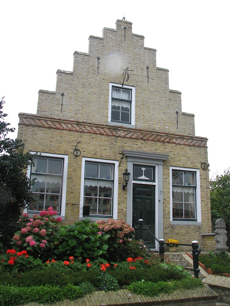 Commander house 2335 According to the owner, who used to … Flickr