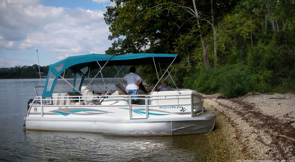 PONTOONING WATTS BAR LAKE A great day for pontooning on Wa… Flickr