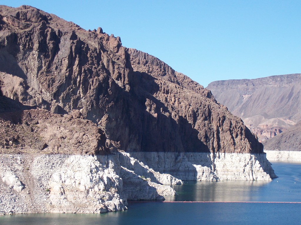 Lake Mead at Hoover Dam The white "bathtub ring" is the hi… Flickr