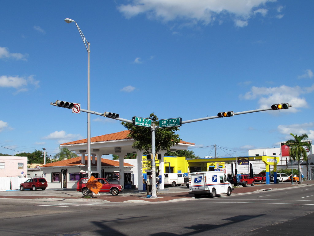 IMG_03811 Cuban Gas station and Garage Robert Finnigan Flickr