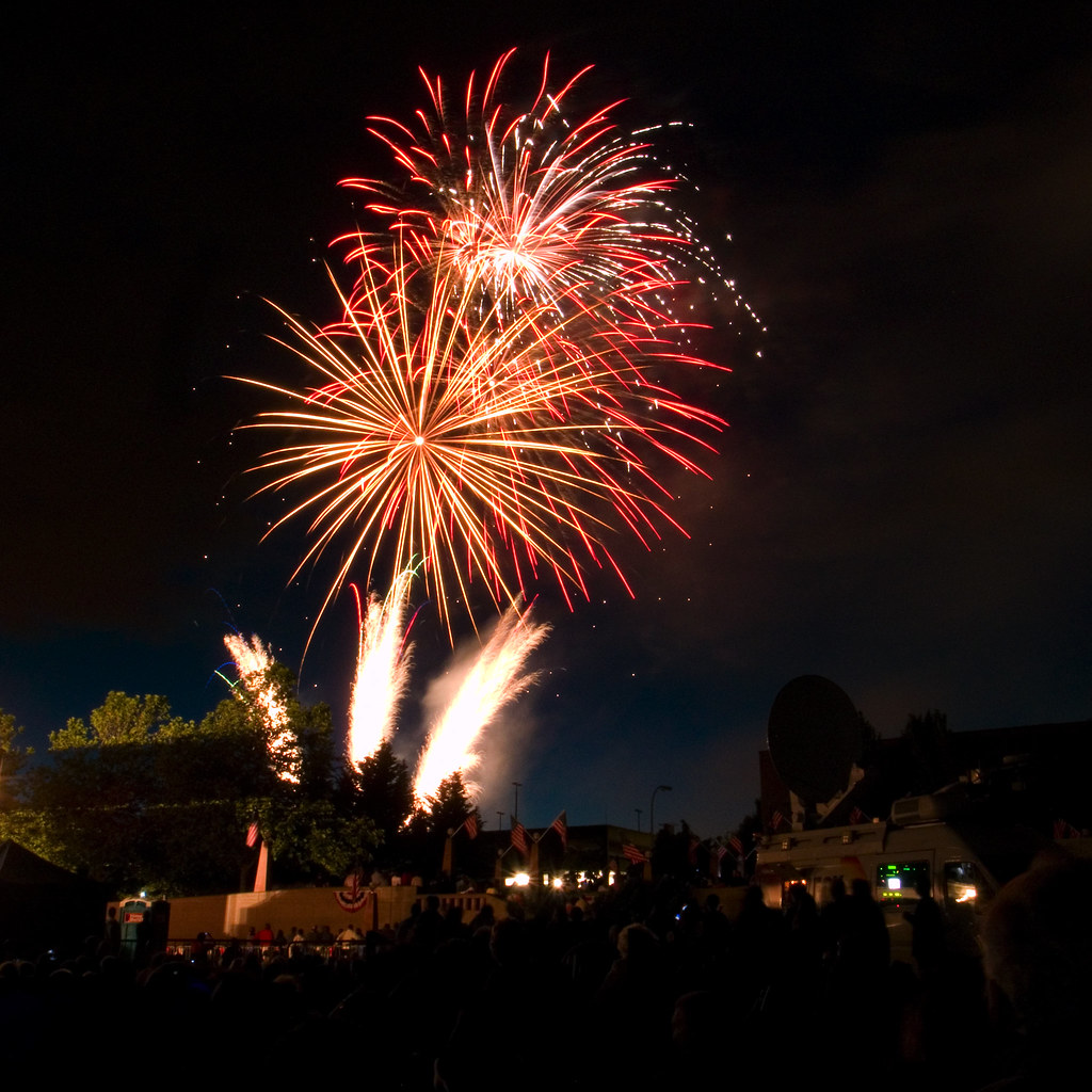 Fireworks Bellevue Family 4th. 2008. Ricoh Digital GR II. … Flickr