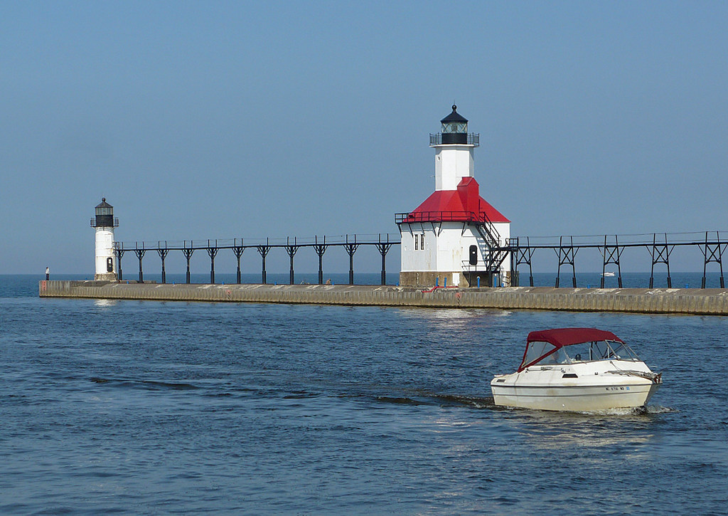 St. Joseph and Benton Harbor Lighthouses A boat passes the… Flickr