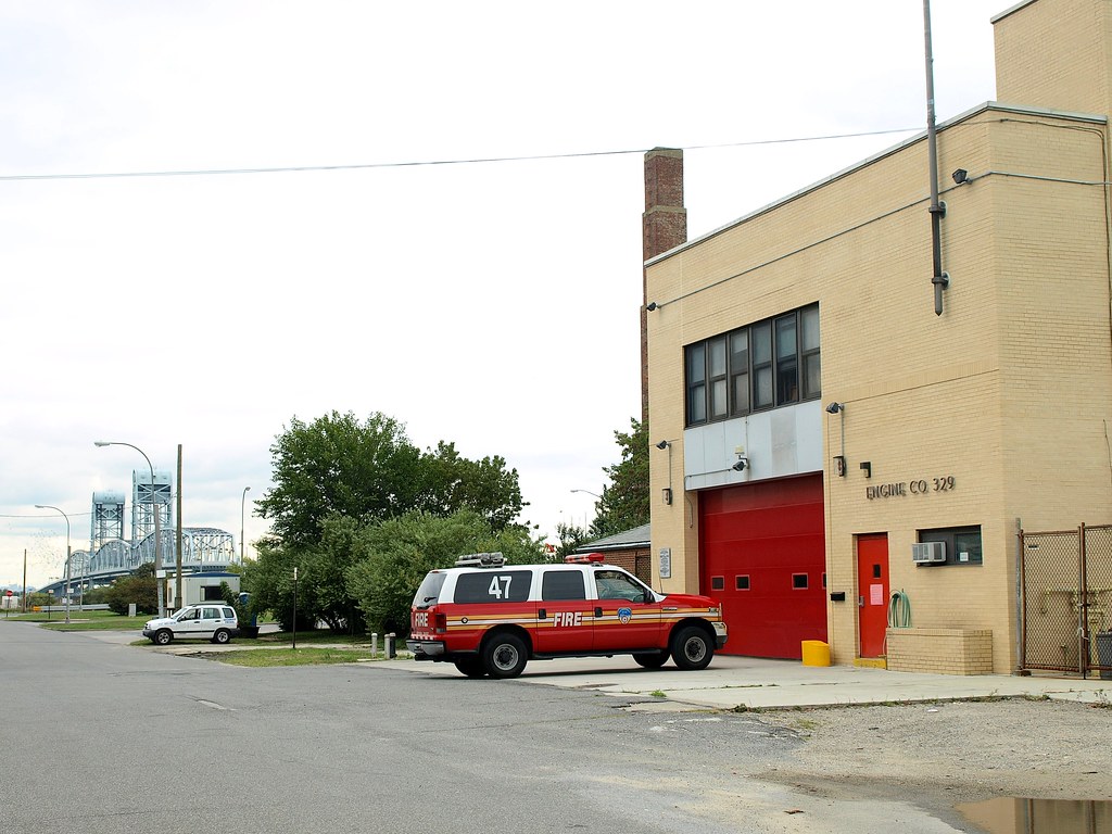 E329 FDNY Firehouse Engine 329, Fort Tilden, Queens, New Y… Flickr