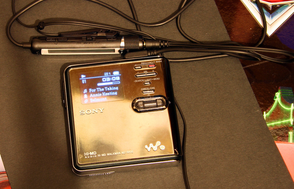 Sony MZRH10 MiniDisc recorder I like the display on this … Flickr