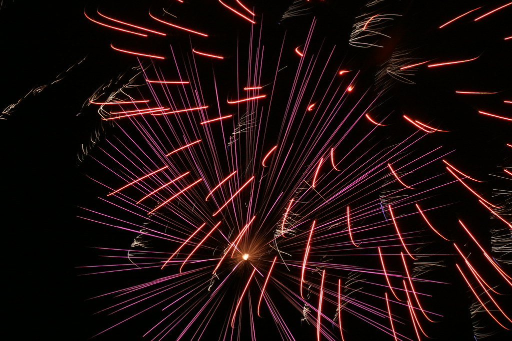 Riverton Fireworks 2 grizzhcky Flickr