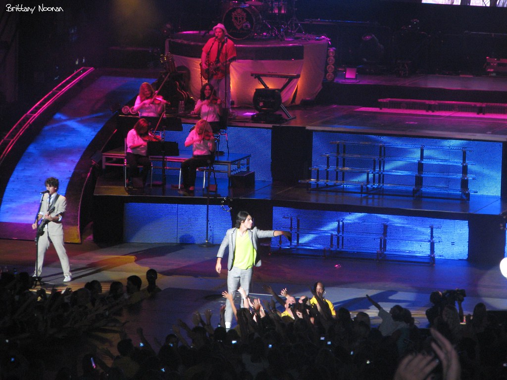 Jonas Brothers Burnin' Up Tour PNC Bank Arts Center Holmde… Flickr