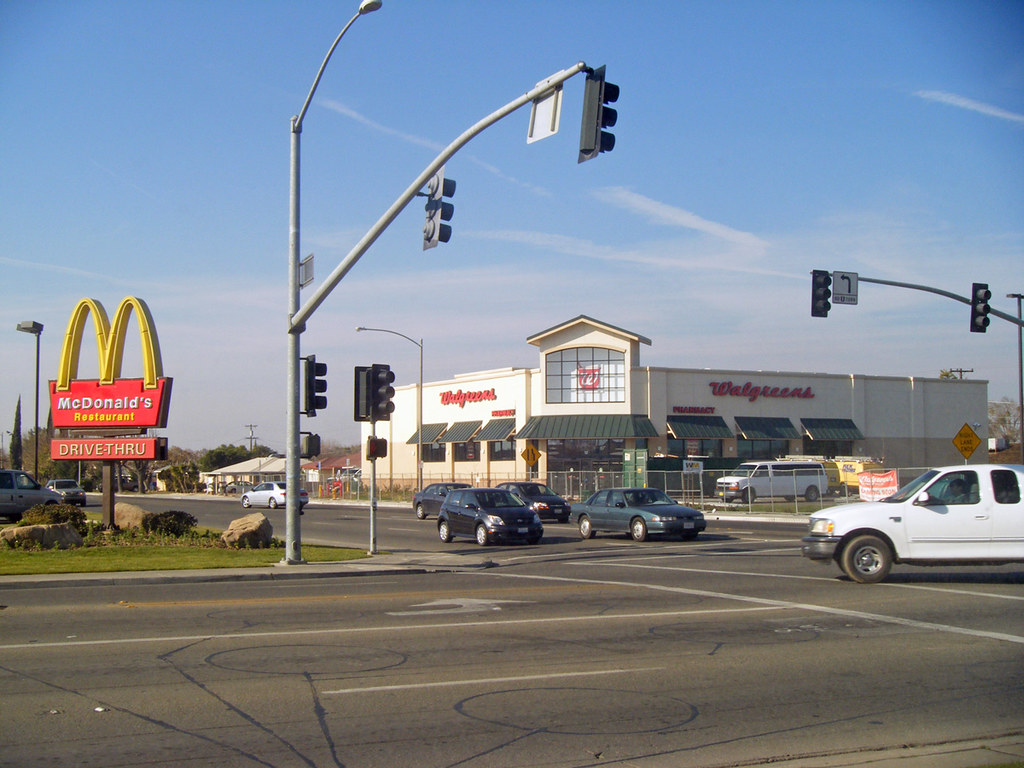 Walgreens in Lemoore, CA The little town of Lemoore is gro… Flickr