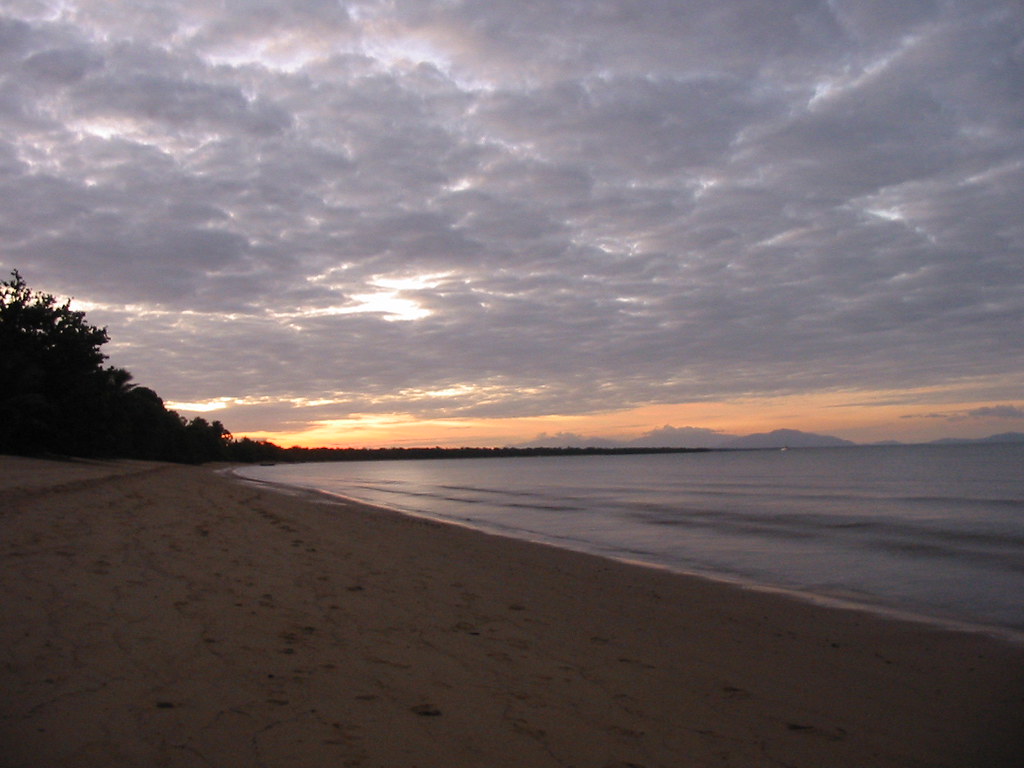 Cardwell Beach Sunset Cardwell Beach, Queensland, Australi… Flickr