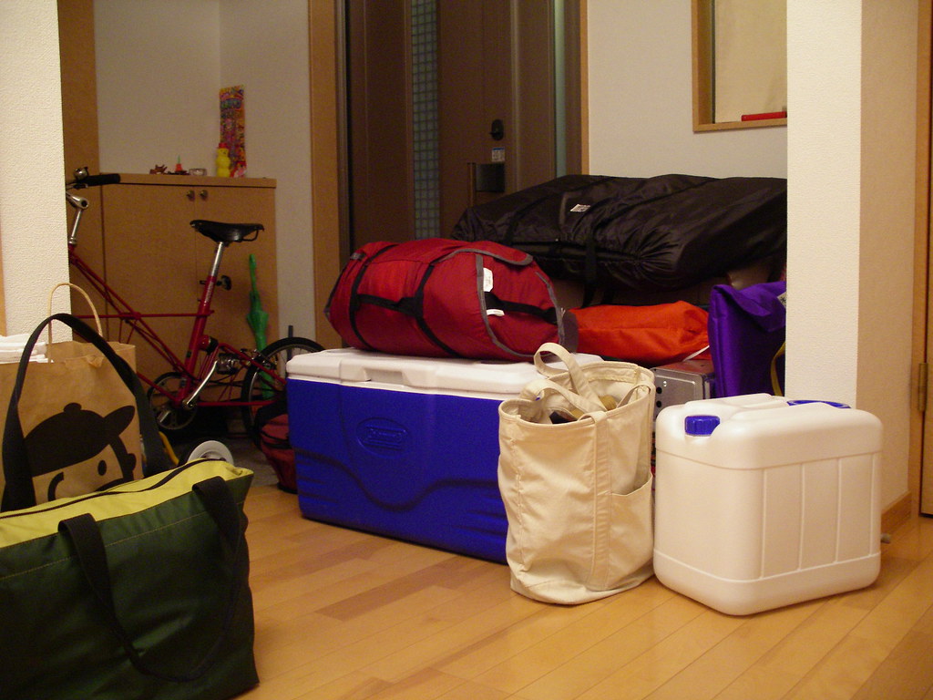 2005_0903_000953AA キャンプ前日、荷物をまとめる。 Junya Demura Flickr