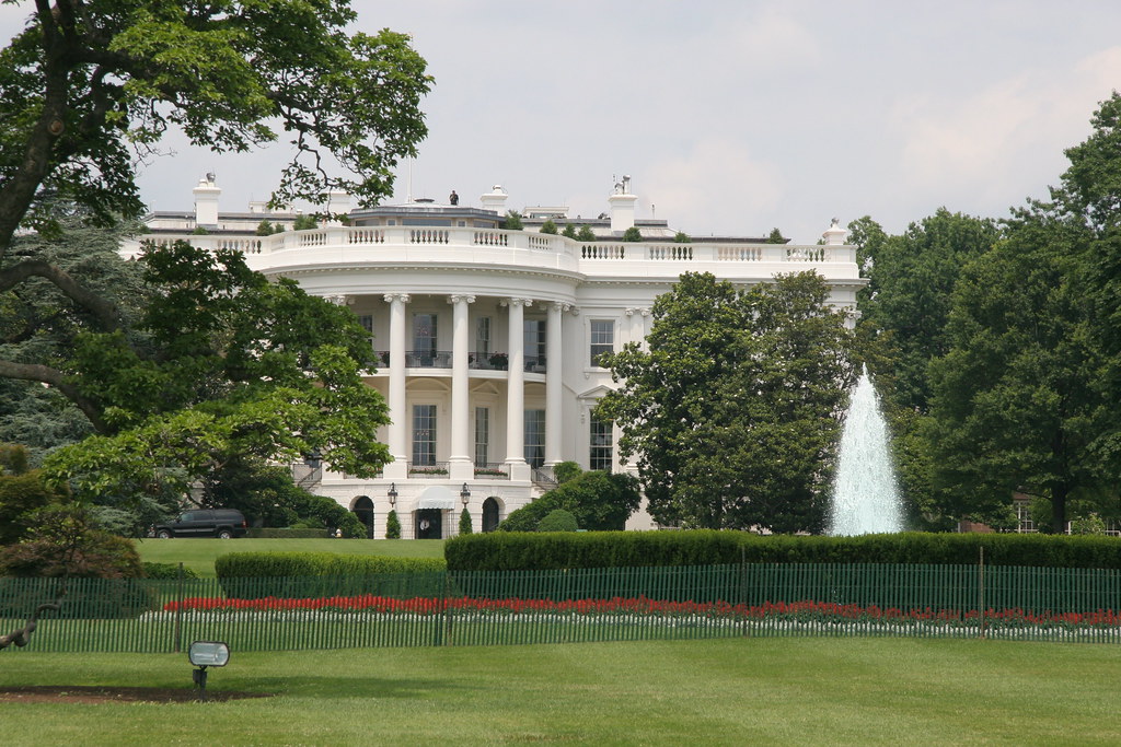 Oval Office Seen across the back lawn. webmink Flickr