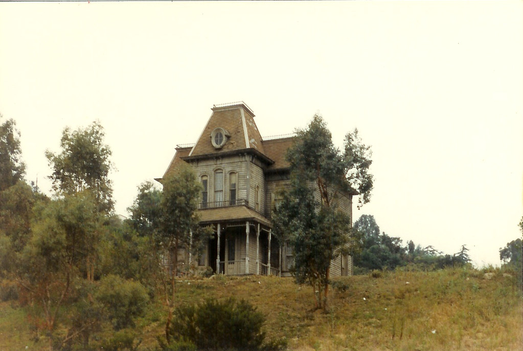 Psycho House Original house set used in the first three Ps… Flickr