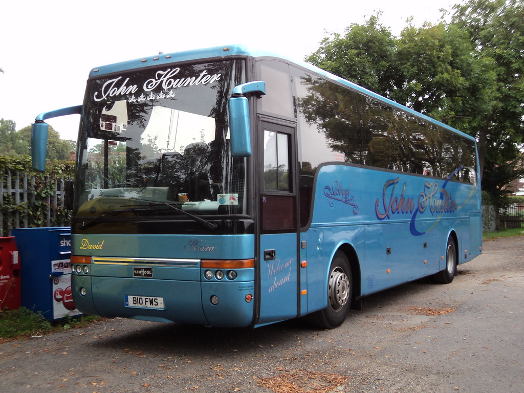 Hunters Coaches of Alloa B10FWS Seen here just off Knavesm… Flickr