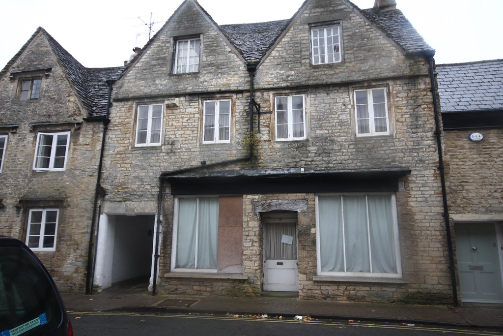 Cirencester, Gloucester St, 021023 House, now shop and re… Flickr