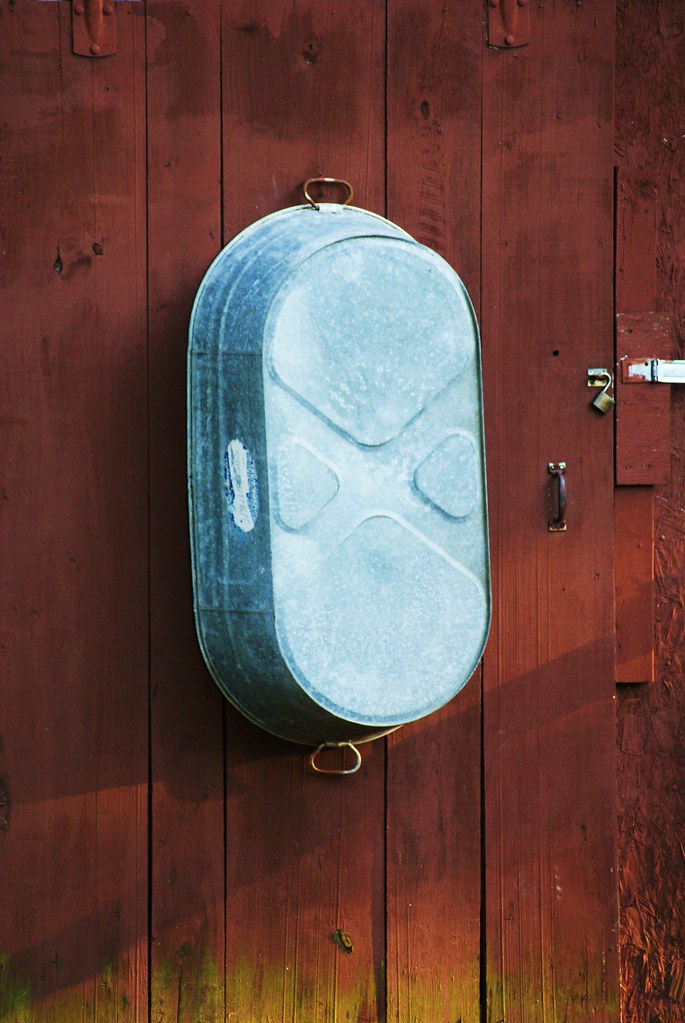 Old Tub A shot of my old galvanized wash tub that I have h… Flickr