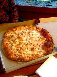 LaSalle Pizzeria | Large Cheese Pizza Read more about LaSall… | Flickr