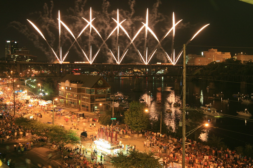 Fireworks Boomsday 2008, Knoxville, Tennessee Frank Kehren Flickr