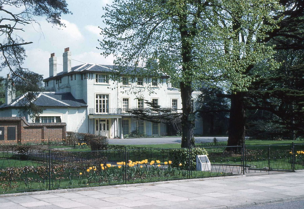 Crayford, Manor House Pauline and John Grimshaw Flickr