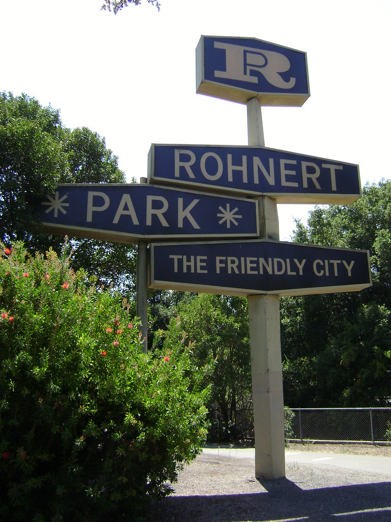 Rohnert Park The Friendly City sign along US 101 2008. Lo… Flickr