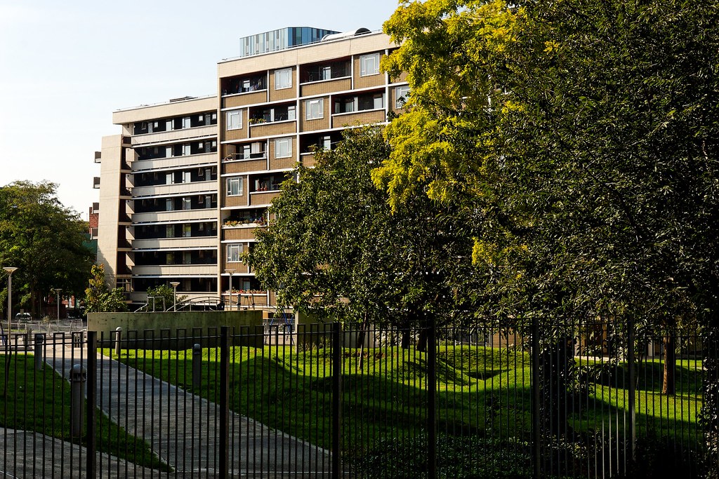 Priory Green Estate "This Peabody Trust estate, designed b… Flickr