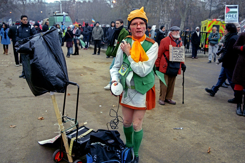 Gaza Demonstration Hyde Park Cornelius Horan prepares to d… Flickr