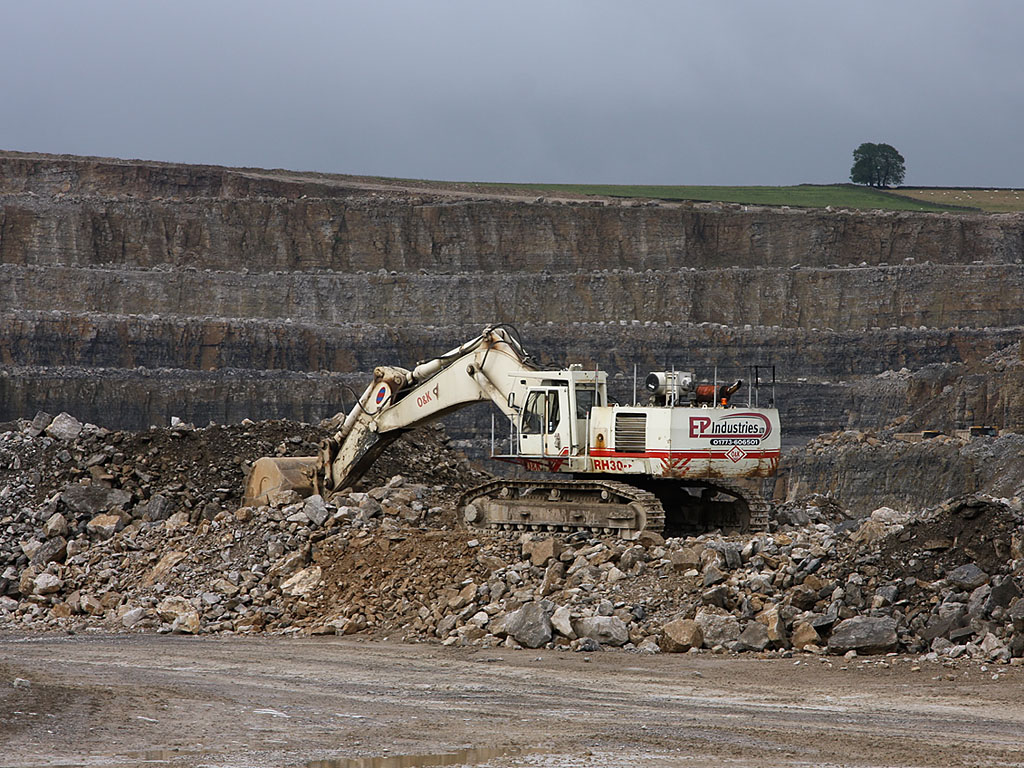 Hope cement works quarry Brief sunshine illuminates an exc… Flickr