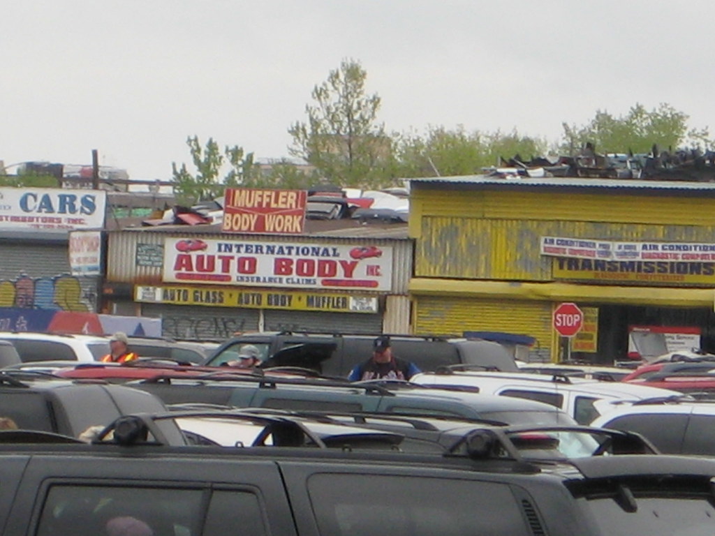 IMG_0066 Auto body shops across the street from the new Me… Flickr