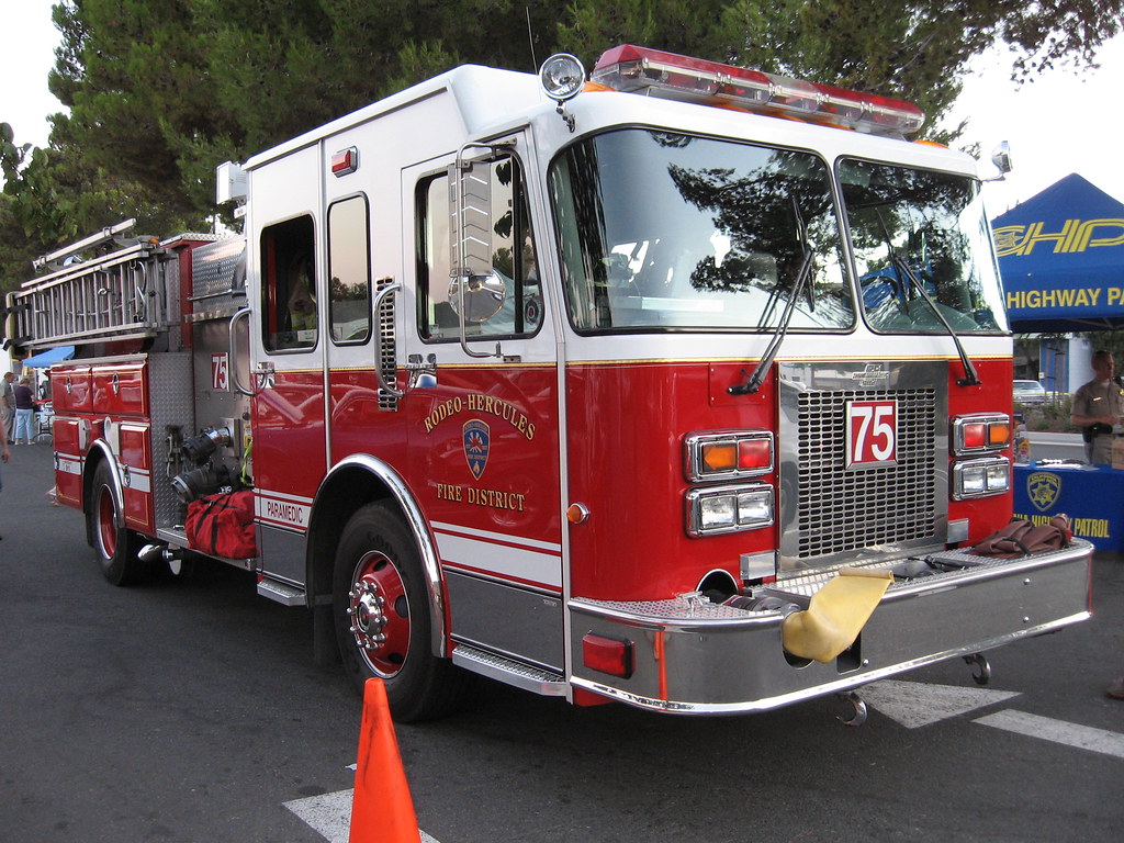 RodeoHercules Fire Engine Friday Night Car Show in Rodeo,… Flickr