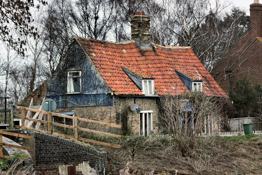 GWUK20092, Cottage at Welches Dam, near Manea, Cambridges… Flickr