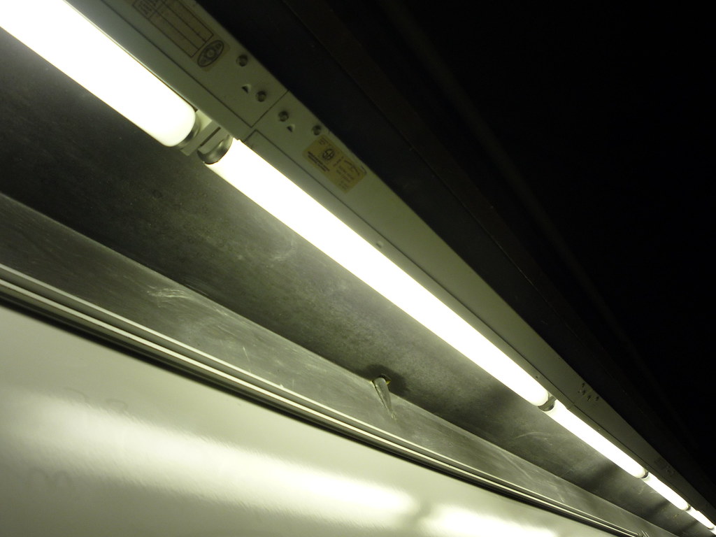 0809261050697 Fluorescent light tubes in Science Forum 24… Flickr