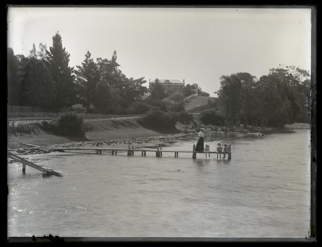 Toronto [Hotel] & jetty, Toronto, NSW, 23 January 1903 Flickr