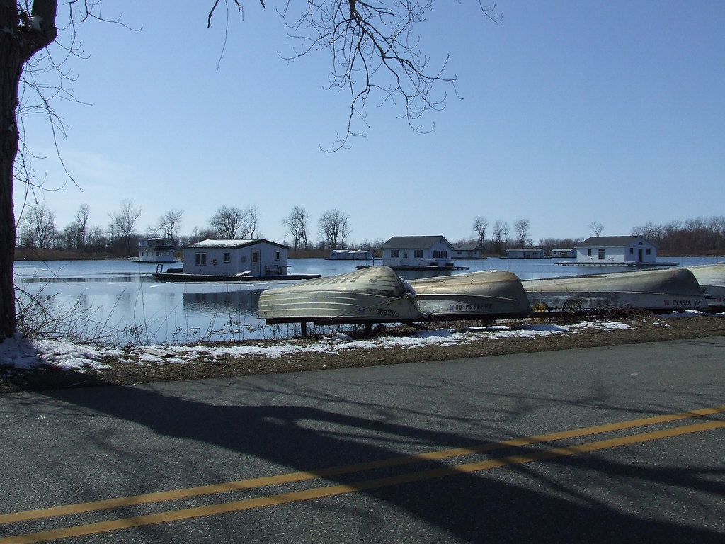 Houseboats Houseboats on Horseshoe Pond, Presque Isle Er… Flickr