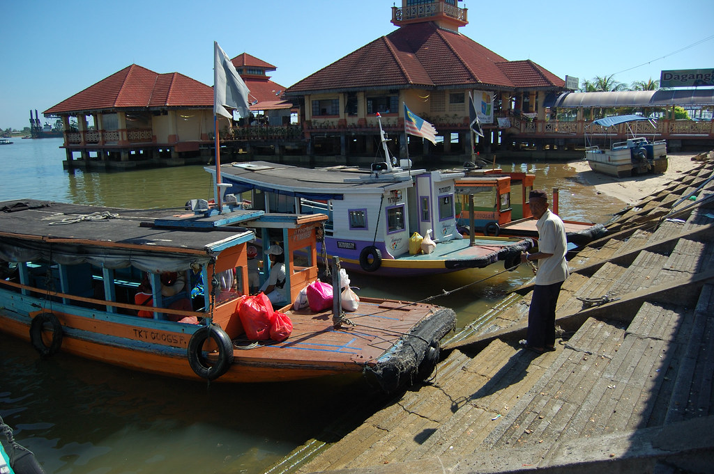 Bot penambang kat Pasar Payang, Kuala Terengganu