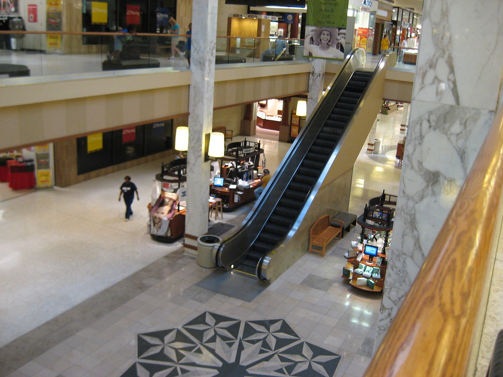Monroeville_Mall_20080724_082 tim.branan Flickr