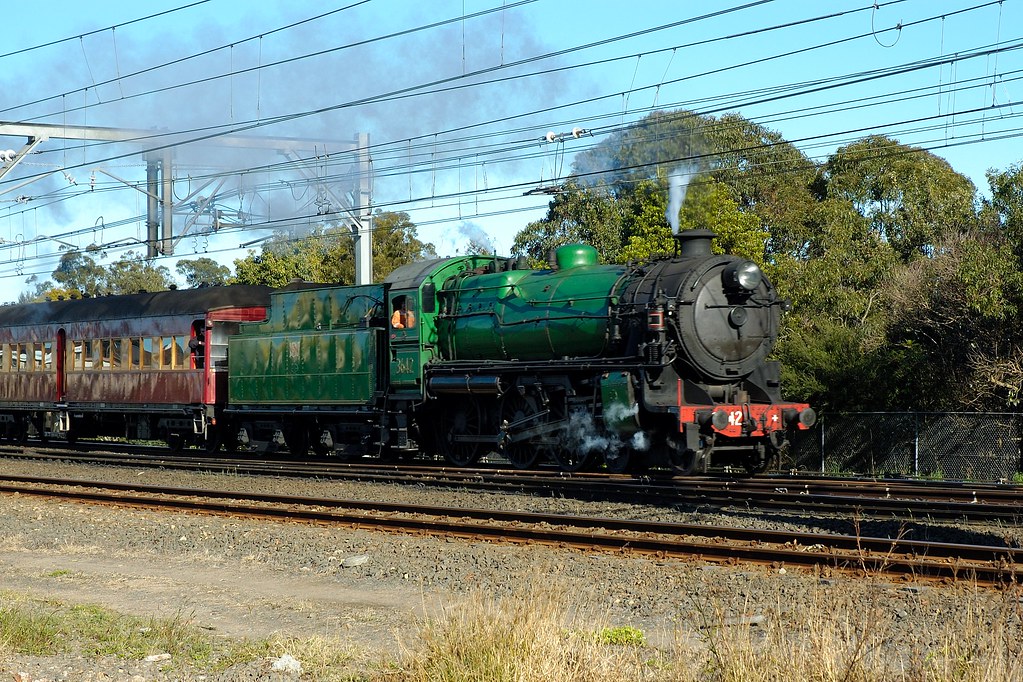 Epping Express 3642 heads the Epping Express on the Down o… Flickr