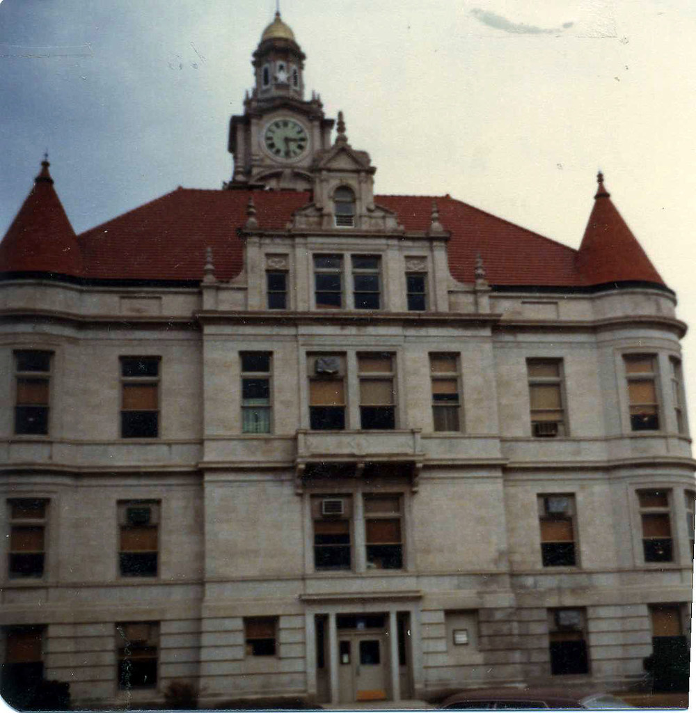 img238001 Adel Iowa Courthouse. December 28, 1979. impala.1970 Flickr