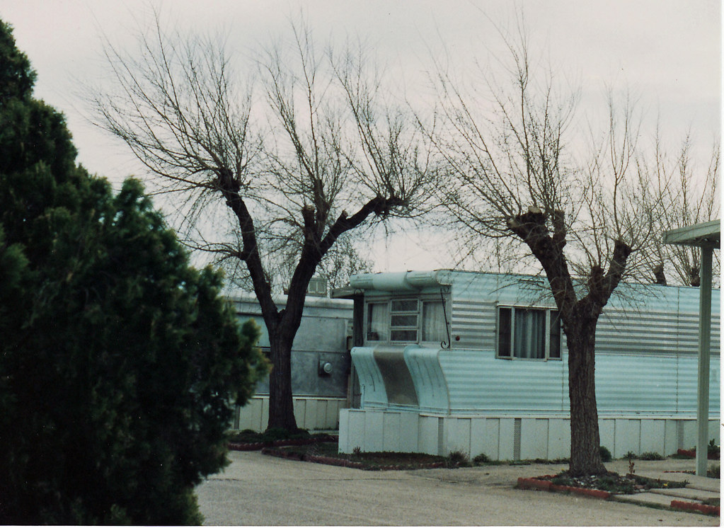 Quiet Life in Barstow Totem Pole Trailer Park, Barstow, CA… Flickr