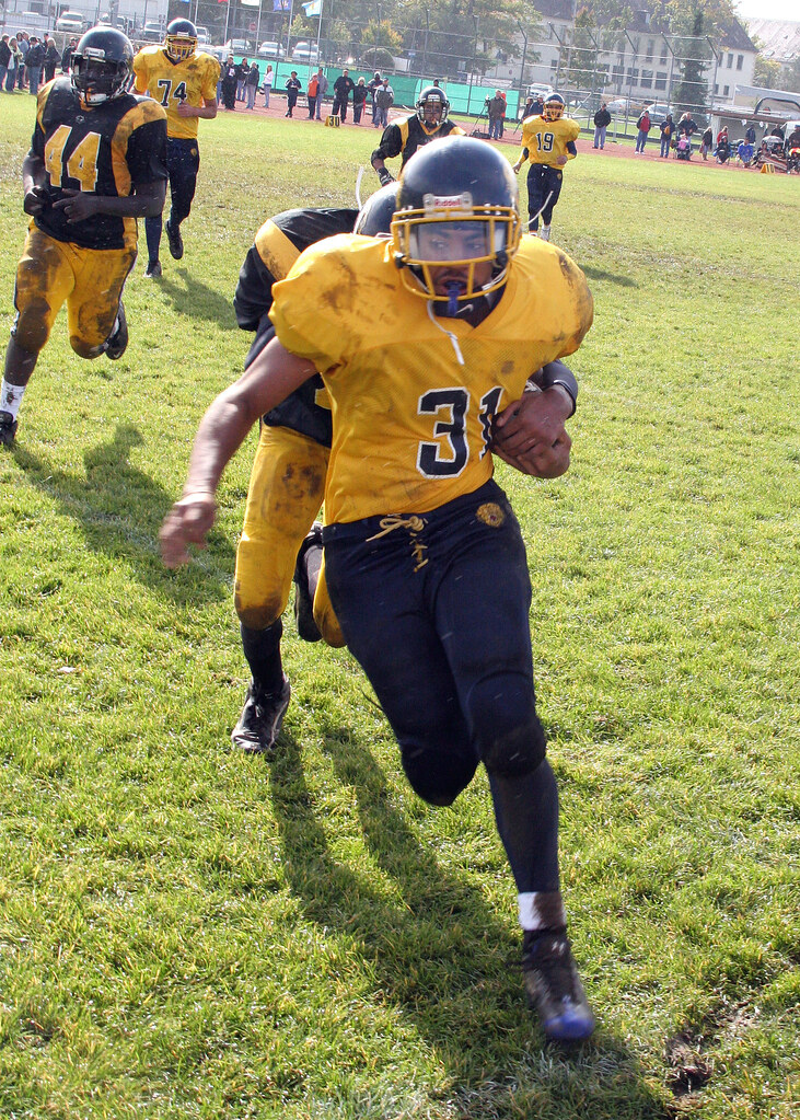 HHS vs. Patch Football Heidelberg High School's Lions took… Flickr