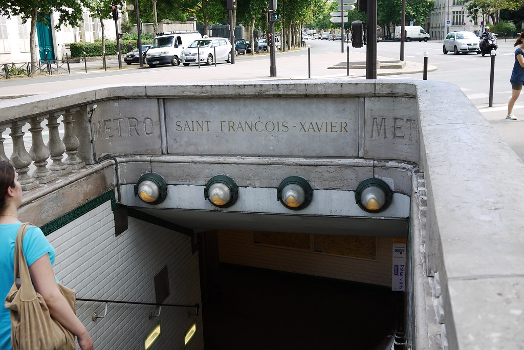 P1050988 法國Metro RATP SaintFrançoisXavier站 法國巴黎7區 Richard