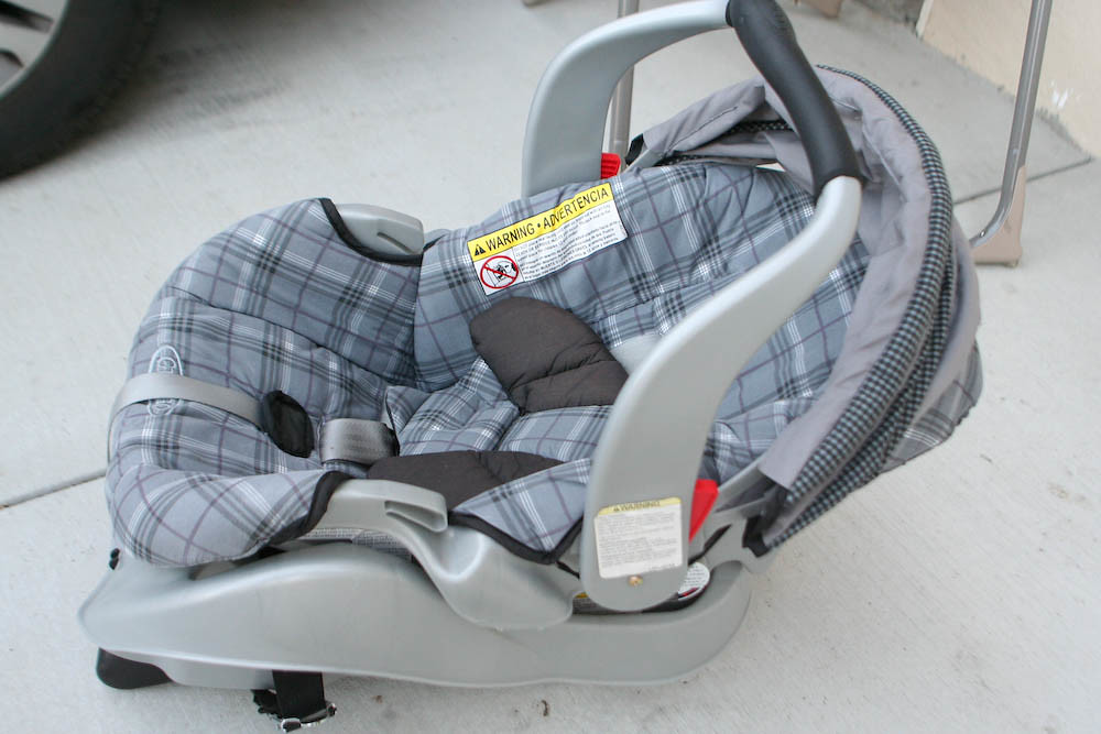 IMG_8976 Graco car seat (came with stroller), with 2 bases… Pradeep